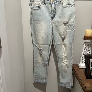 Seven7 Women's Distressed Straight Leg Jeans in Faded Blue